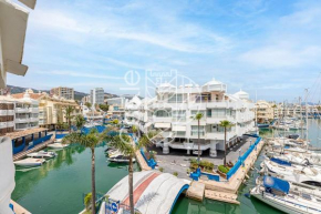 PUERTO DE BENALMADENA HOLIDAY RENTALS VISTAS AL MAR Y YATES CON PISCINA Malaga